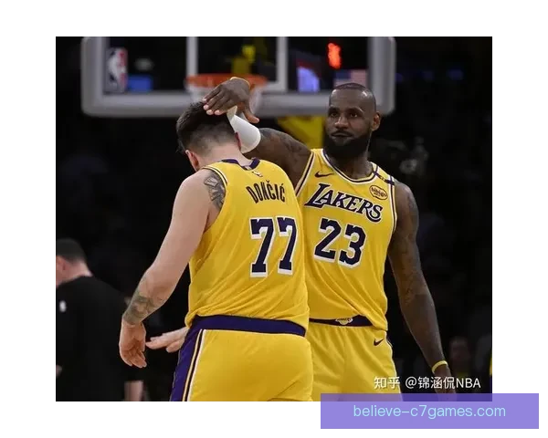 詹姆斯领衔湖人冲击季后赛西部格局再生变数黑马强势崛起引发联盟震动
