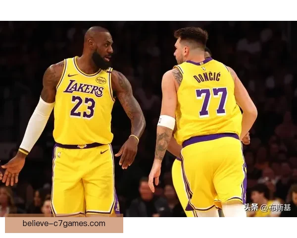 湖人新赛季阵容调整引关注詹姆斯领衔冲击总冠军目标